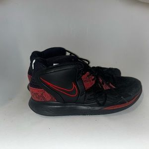 Kyrie infinity size 10.5